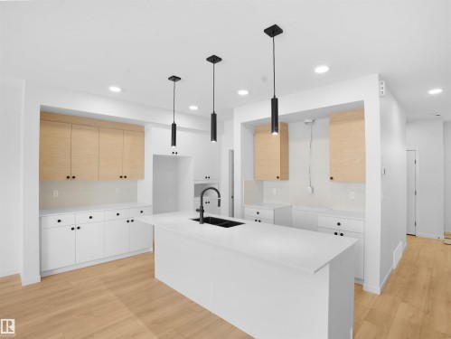 17326 98A Street, Edmonton, AB - Indoor Photo Showing Kitchen With Double Sink With Upgraded Kitchen