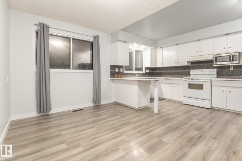 13524 66 Street, Edmonton, AB - Indoor Photo Showing Kitchen