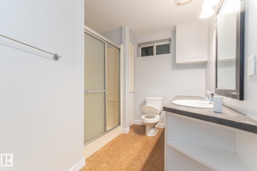 13524 66 Street, Edmonton, AB - Indoor Photo Showing Bathroom