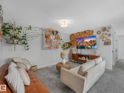 4447 Kinsella Green, Edmonton, AB - Indoor