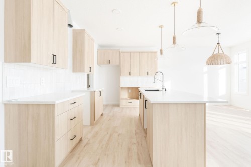 20624 43 Avenue, Edmonton, AB - Indoor Photo Showing Kitchen