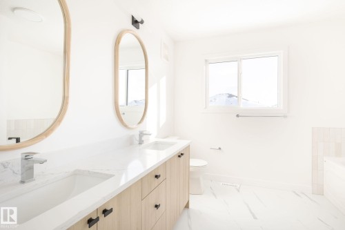 20624 43 Avenue, Edmonton, AB - Indoor Photo Showing Bathroom