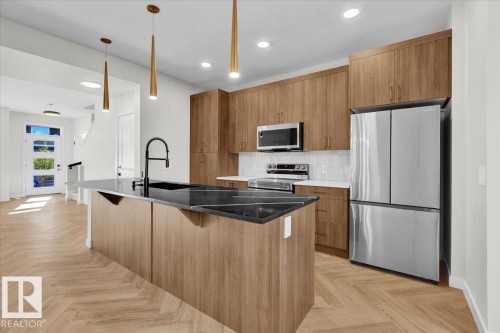 1325 Keswick Drive, Edmonton, AB - Indoor Photo Showing Kitchen With Upgraded Kitchen