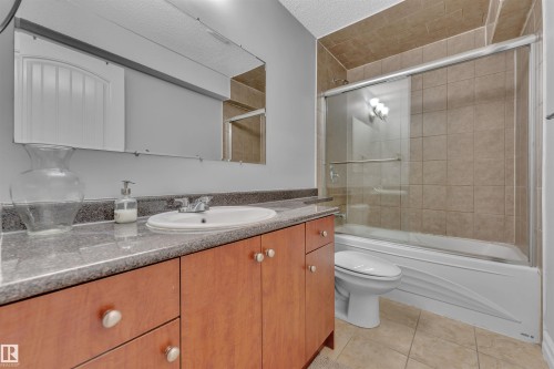 3415 25 Street, Edmonton, AB - Indoor Photo Showing Bathroom