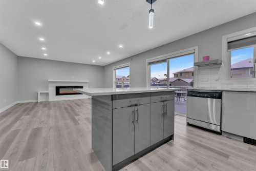 3415 25 Street, Edmonton, AB - Indoor Photo Showing Kitchen
