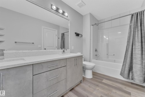 3415 25 Street, Edmonton, AB - Indoor Photo Showing Bathroom