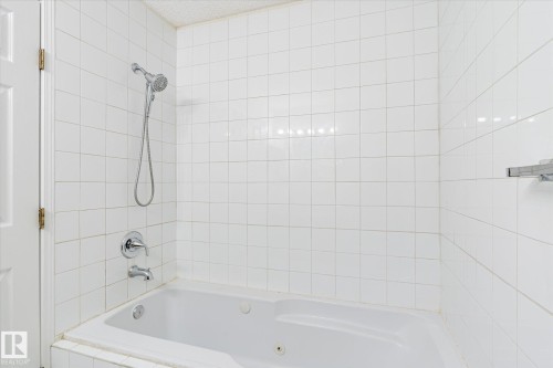 1187 Potter Greens Drive, Edmonton, AB - Indoor Photo Showing Bathroom
