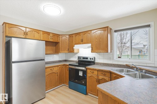 1187 Potter Greens Drive, Edmonton, AB - Indoor Photo Showing Kitchen With Double Sink