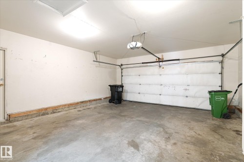 1187 Potter Greens Drive, Edmonton, AB - Indoor Photo Showing Garage