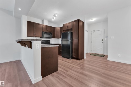 232 308 Ambleside Link, Edmonton, AB - Indoor Photo Showing Kitchen