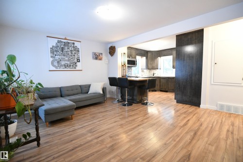 11622 123 Street, Edmonton, AB - Indoor Photo Showing Living Room