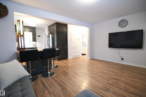 11622 123 Street, Edmonton, AB - Indoor Photo Showing Living Room