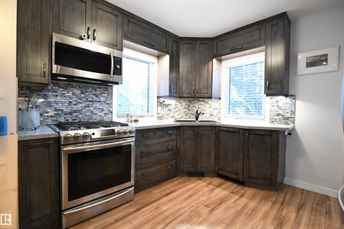 11622 123 Street, Edmonton, AB - Indoor Photo Showing Kitchen