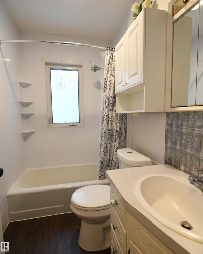 11622 123 Street, Edmonton, AB - Indoor Photo Showing Bathroom