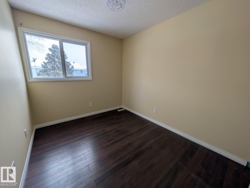 46 Mcleod Place, Edmonton, AB - Indoor Photo Showing Other Room