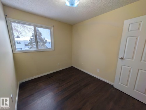 46 Mcleod Place, Edmonton, AB - Indoor Photo Showing Other Room