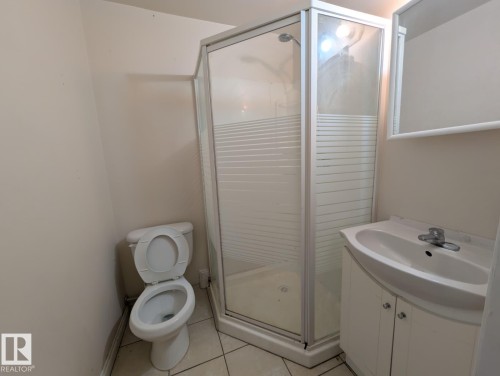 46 Mcleod Place, Edmonton, AB - Indoor Photo Showing Bathroom