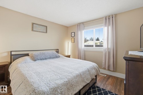 9904 171 Avenue Nw, Edmonton, AB - Indoor Photo Showing Bedroom