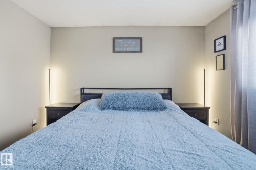 9904 171 Avenue Nw, Edmonton, AB - Indoor Photo Showing Bedroom