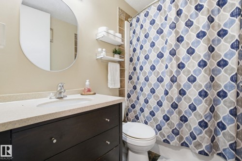 9904 171 Avenue Nw, Edmonton, AB - Indoor Photo Showing Bathroom