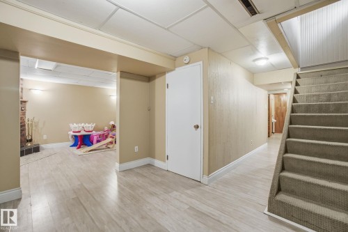 9904 171 Avenue Nw, Edmonton, AB - Indoor