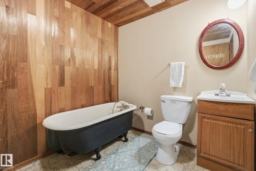 9904 171 Avenue Nw, Edmonton, AB - Indoor Photo Showing Bathroom