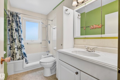 10801 156 Street, Edmonton, AB - Indoor Photo Showing Bathroom