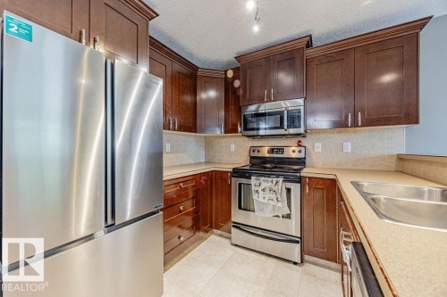 42 9511 102 Avenue, Morinville, AB - Indoor Photo Showing Kitchen With Double Sink