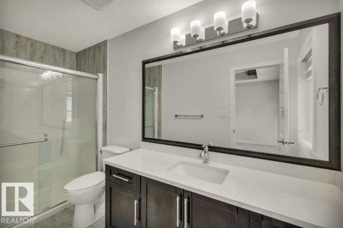 2635 12 Avenue, Edmonton, AB - Indoor Photo Showing Bathroom