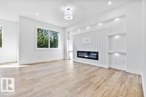 207 39 Avenue, Edmonton, AB - Indoor Photo Showing Living Room With Fireplace