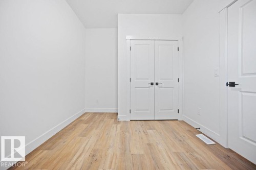 207 39 Avenue, Edmonton, AB - Indoor Photo Showing Other Room