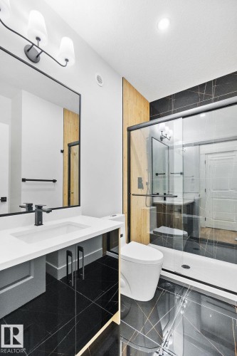 207 39 Avenue, Edmonton, AB - Indoor Photo Showing Other Room