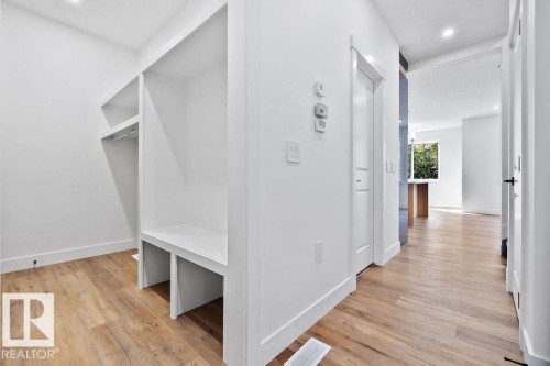 207 39 Avenue, Edmonton, AB - Indoor Photo Showing Other Room