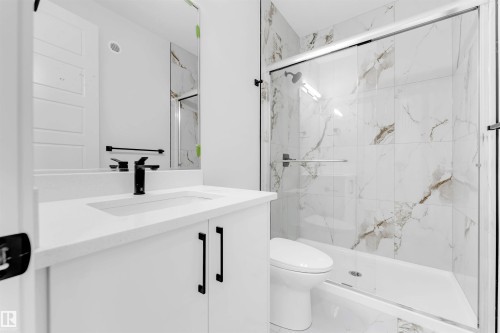 22932 80 Avenue, Edmonton, AB - Indoor Photo Showing Bathroom