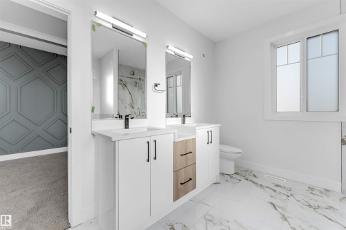 22932 80 Avenue, Edmonton, AB - Indoor Photo Showing Bathroom