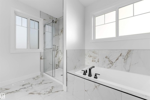 22932 80 Avenue, Edmonton, AB - Indoor Photo Showing Bathroom