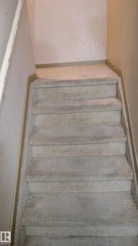 View of stairway - 4 Amberly Crest, Edmonton, AB - Indoor Photo Showing Other Room