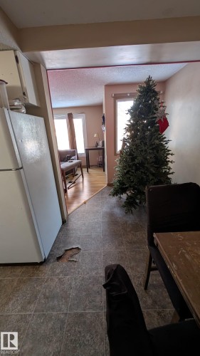 4 Amberly Crest, Edmonton, AB - Indoor Photo Showing Other Room