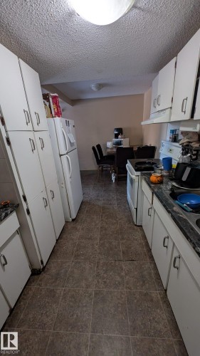 4 Amberly Crest, Edmonton, AB - Indoor Photo Showing Kitchen