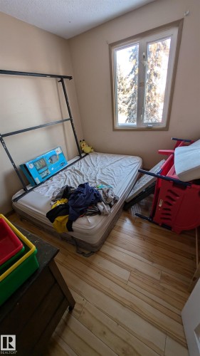 4 Amberly Crest, Edmonton, AB - Indoor Photo Showing Bedroom