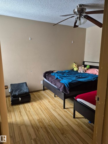 4 Amberly Crest, Edmonton, AB - Indoor Photo Showing Bedroom