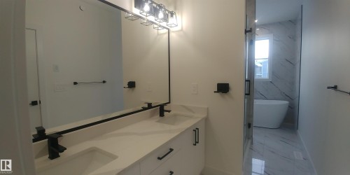 Upper 8903 Mayday Way, Edmonton, AB - Indoor Photo Showing Bathroom