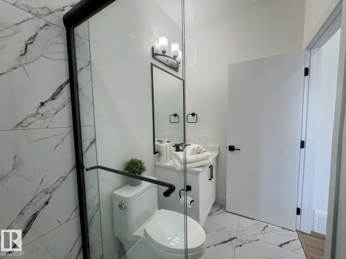 Upper 8903 Mayday Way, Edmonton, AB - Indoor Photo Showing Bathroom