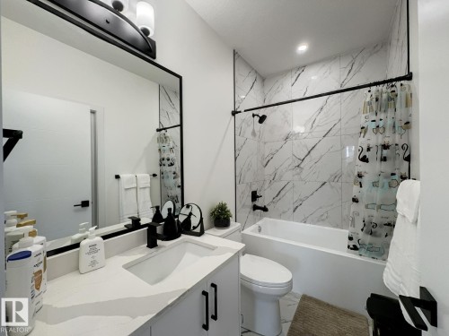 Upper 8903 Mayday Way, Edmonton, AB - Indoor Photo Showing Bathroom