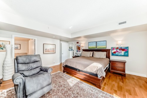 404 10028 119 Street, Edmonton, AB - Indoor Photo Showing Bedroom