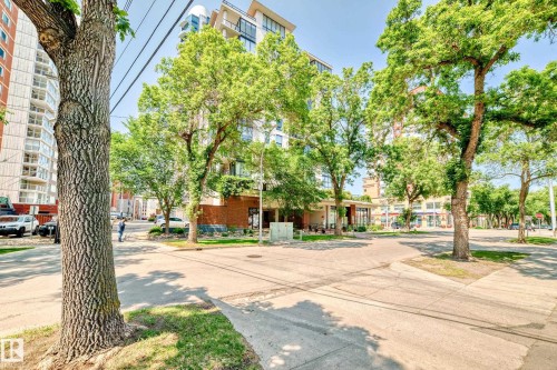 404 10028 119 Street, Edmonton, AB - Outdoor