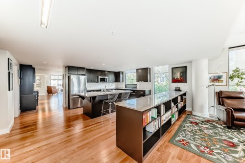 404 10028 119 Street, Edmonton, AB - Indoor Photo Showing Kitchen