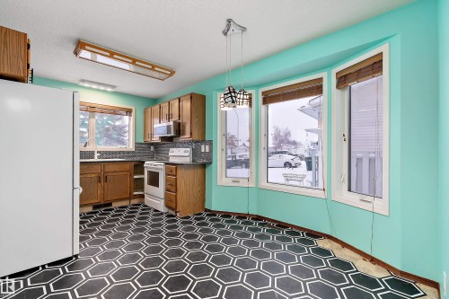 128 Warwick Crescent, Edmonton, AB - Indoor