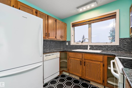 128 Warwick Crescent, Edmonton, AB - Indoor Photo Showing Bathroom