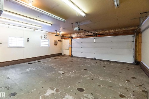 128 Warwick Crescent, Edmonton, AB - Indoor Photo Showing Garage